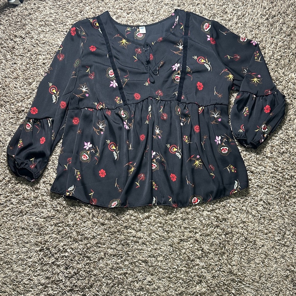 Old Navy Black Floral Blouse with Red and Green Accents Size XXL
